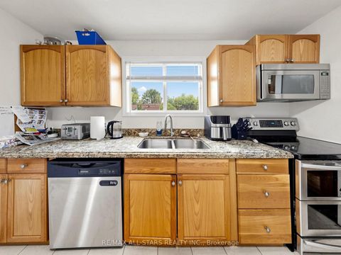 Photo 4 at 374 Adeline Drive, Keswick South, Georgina
