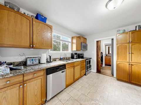 Photo 5 at 374 Adeline Drive, Keswick South, Georgina