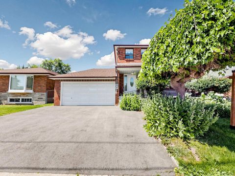 Photo 1 at 36 Lyon Heights Road, Bendale, Toronto