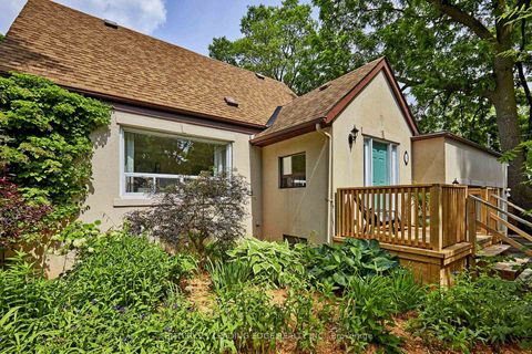 Photo 1 at 19 Scarboro Crescent, Cliffcrest, Toronto