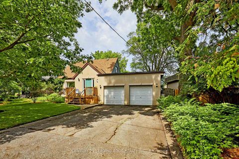 Photo 2 at 19 Scarboro Crescent, Cliffcrest, Toronto