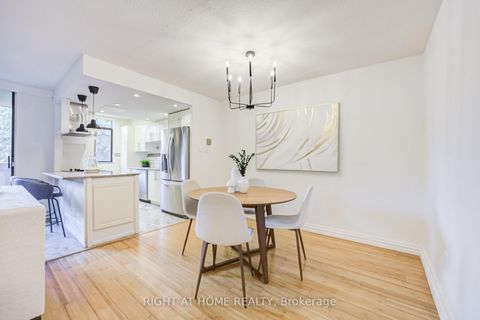 Photo 2 at 426 - 2645 Jane Street, Jane Heights, Toronto