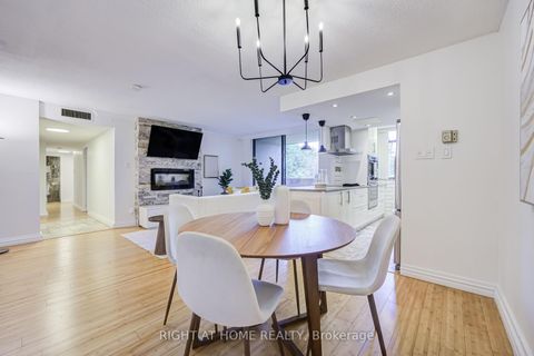 Photo 4 at 426 - 2645 Jane Street, Jane Heights, Toronto