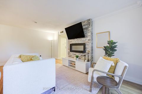 Photo 7 at 426 - 2645 Jane Street, Jane Heights, Toronto