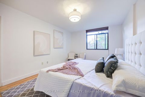 Photo 17 at 426 - 2645 Jane Street, Jane Heights, Toronto