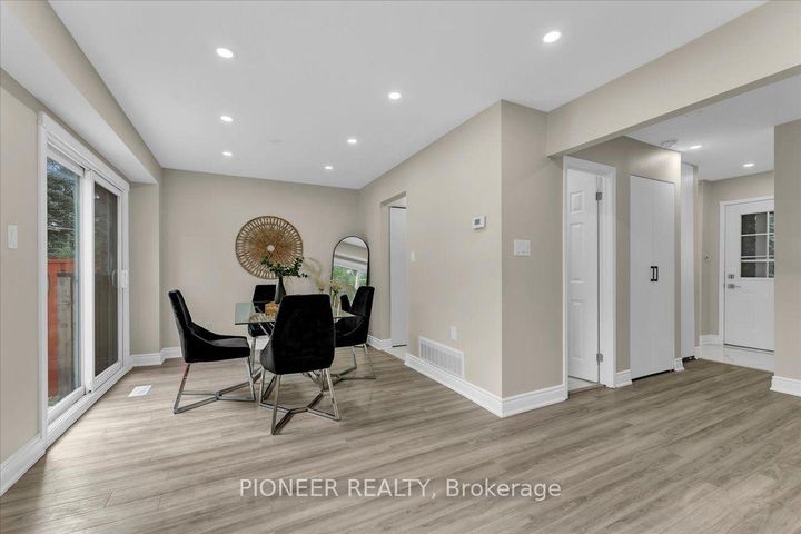 Photo 10 at 22 Wolverton Crescent, Central Park, Brampton