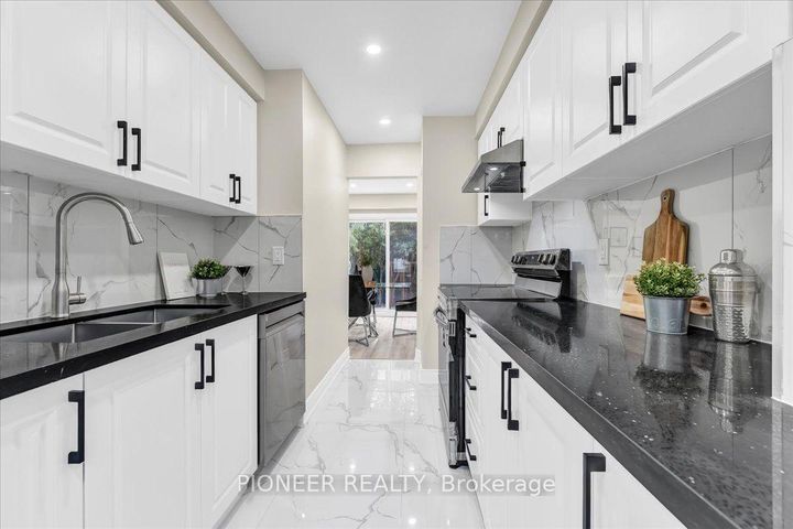 Photo 13 at 22 Wolverton Crescent, Central Park, Brampton