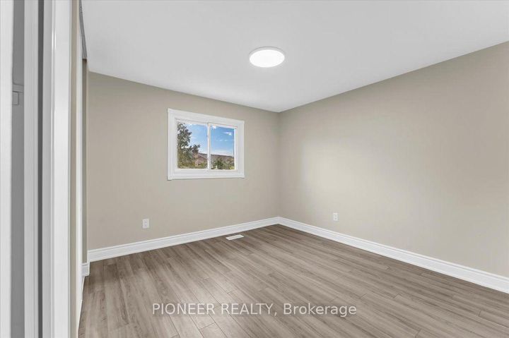 Photo 23 at 22 Wolverton Crescent, Central Park, Brampton