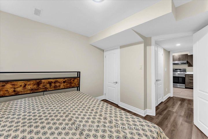 Photo 31 at 22 Wolverton Crescent, Central Park, Brampton