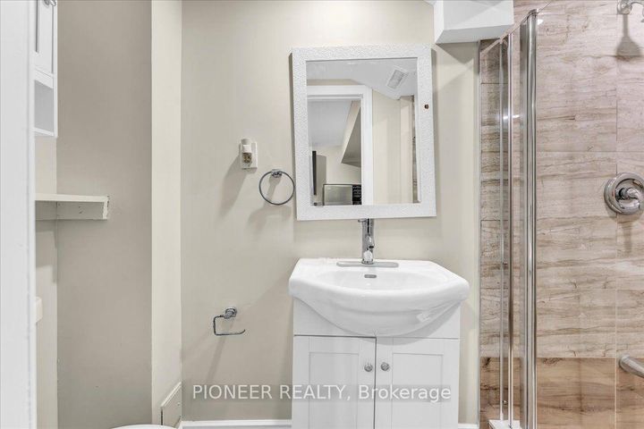 Photo 32 at 22 Wolverton Crescent, Central Park, Brampton