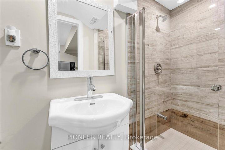 Photo 33 at 22 Wolverton Crescent, Central Park, Brampton