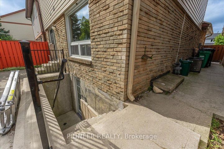 Photo 37 at 22 Wolverton Crescent, Central Park, Brampton
