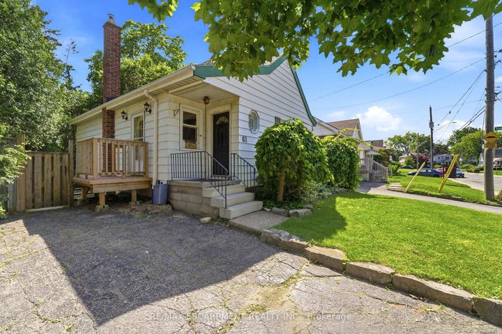 Photo 3 at 61 GLENMOUNT Avenue, Ainslie Wood, Hamilton