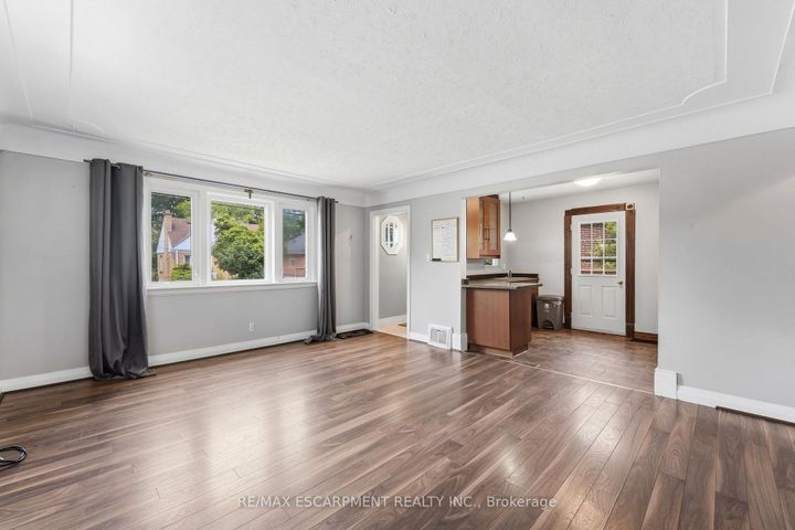 Photo 8 at 61 GLENMOUNT Avenue, Ainslie Wood, Hamilton