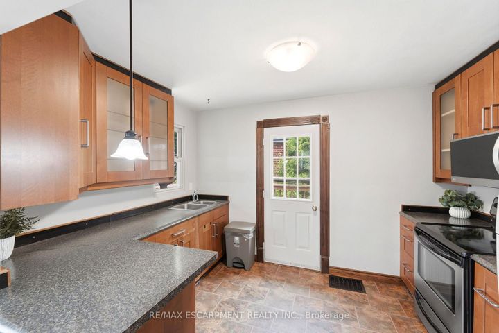 Photo 11 at 61 GLENMOUNT Avenue, Ainslie Wood, Hamilton