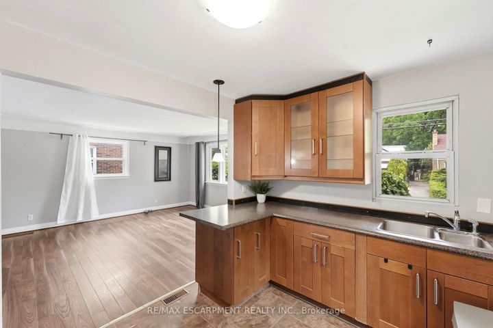Photo 12 at 61 GLENMOUNT Avenue, Ainslie Wood, Hamilton