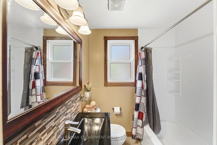 Photo 14 at 61 GLENMOUNT Avenue, Ainslie Wood, Hamilton