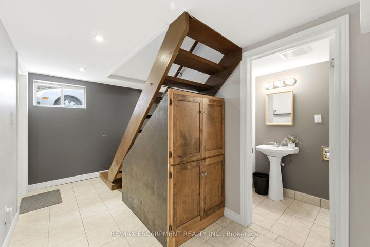 Photo 22 at 61 GLENMOUNT Avenue, Ainslie Wood, Hamilton