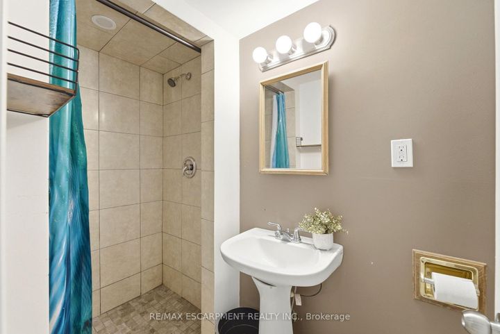 Photo 27 at 61 GLENMOUNT Avenue, Ainslie Wood, Hamilton