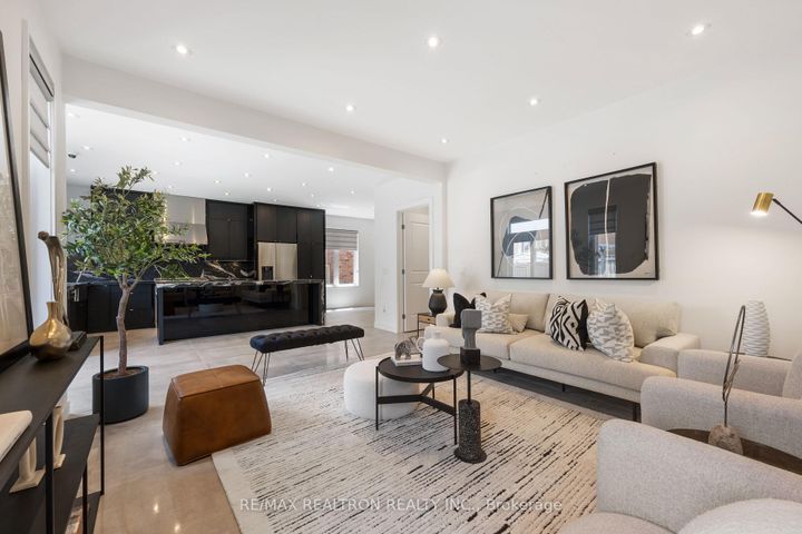 Photo 3 at 55 Headwind Boulevard, Vellore Village, Vaughan