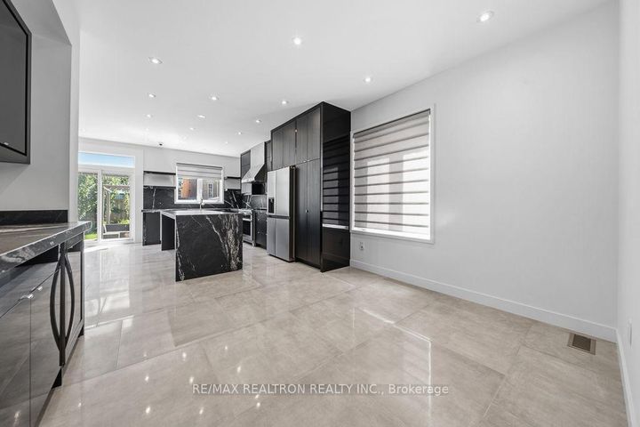 Photo 5 at 55 Headwind Boulevard, Vellore Village, Vaughan