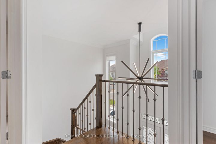Photo 11 at 55 Headwind Boulevard, Vellore Village, Vaughan