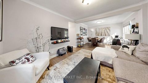 Photo 4 at 209 St Clements Avenue, Eglinton, Toronto