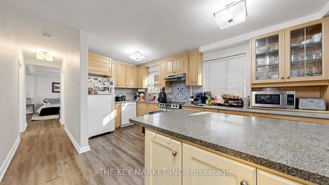 Photo 5 at 209 St Clements Avenue, Eglinton, Toronto