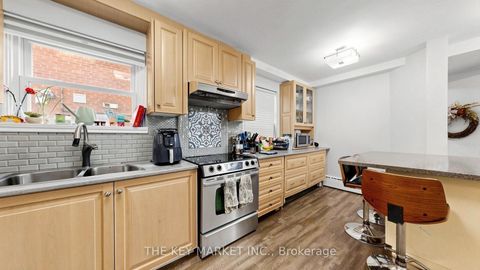 Photo 6 at 209 St Clements Avenue, Eglinton, Toronto