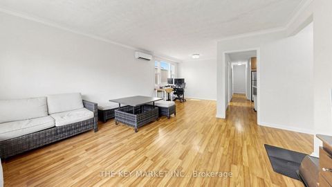 Photo 15 at 209 St Clements Avenue, Eglinton, Toronto