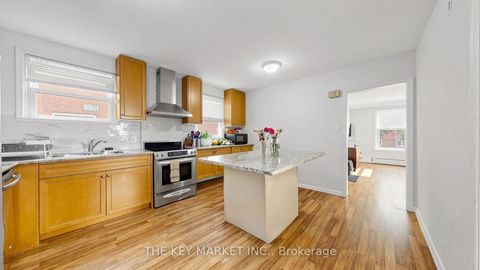 Photo 17 at 209 St Clements Avenue, Eglinton, Toronto