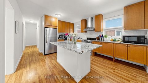 Photo 18 at 209 St Clements Avenue, Eglinton, Toronto