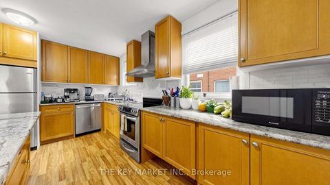 Photo 19 at 209 St Clements Avenue, Eglinton, Toronto