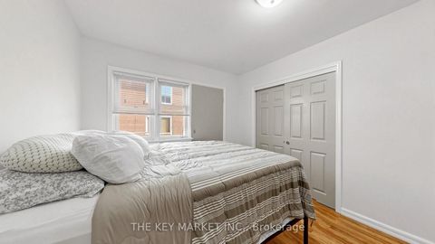 Photo 23 at 209 St Clements Avenue, Eglinton, Toronto