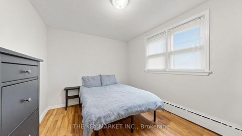 Photo 24 at 209 St Clements Avenue, Eglinton, Toronto