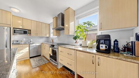 Photo 34 at 209 St Clements Avenue, Eglinton, Toronto