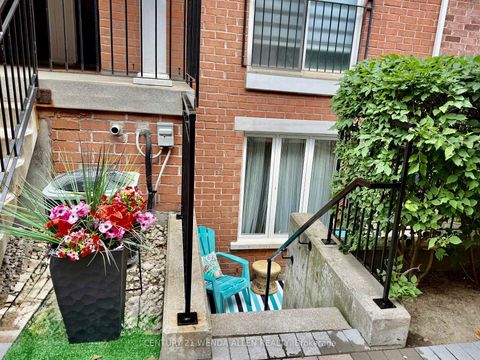 Photo 4 at 1117 - 20 Laidlaw Street, South Parkdale, Toronto