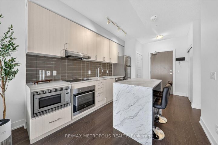 Photo 4 at 619 - 7 Kenaston Gardens, Bayview Village, Toronto