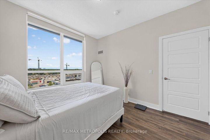 Photo 5 at 619 - 7 Kenaston Gardens, Bayview Village, Toronto