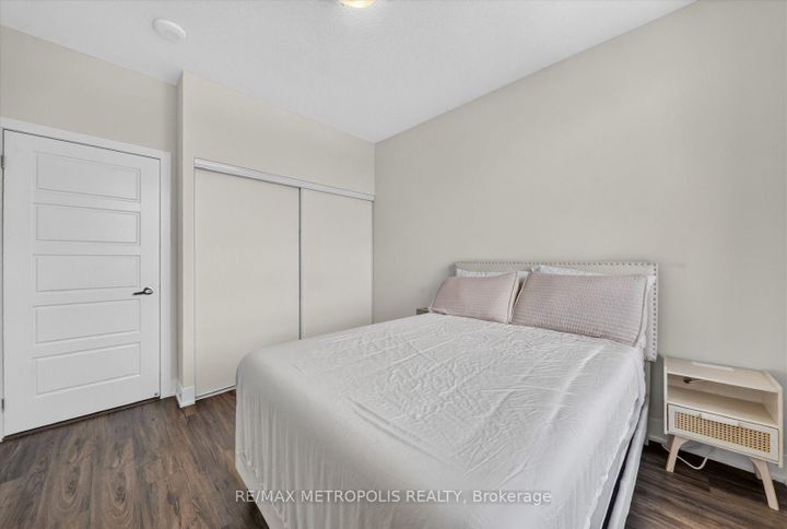 Photo 6 at 619 - 7 Kenaston Gardens, Bayview Village, Toronto