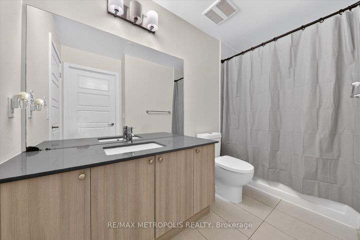 Photo 9 at 619 - 7 Kenaston Gardens, Bayview Village, Toronto