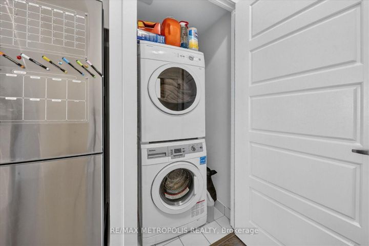 Photo 10 at 619 - 7 Kenaston Gardens, Bayview Village, Toronto