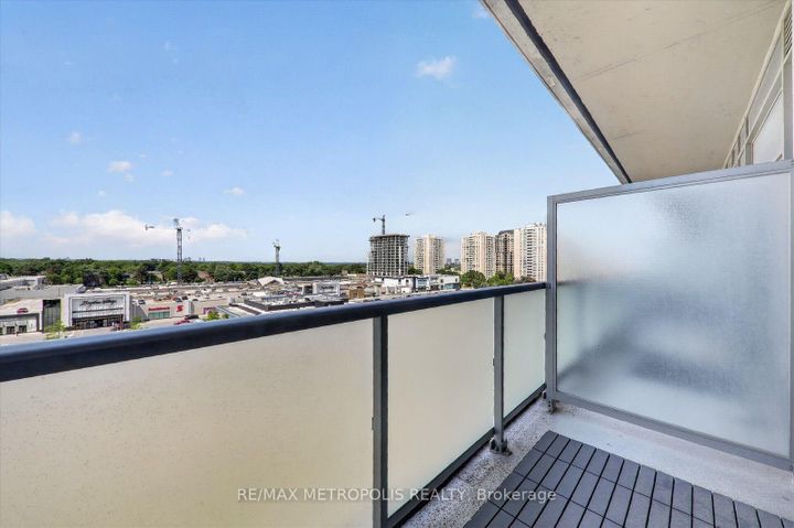 Photo 11 at 619 - 7 Kenaston Gardens, Bayview Village, Toronto