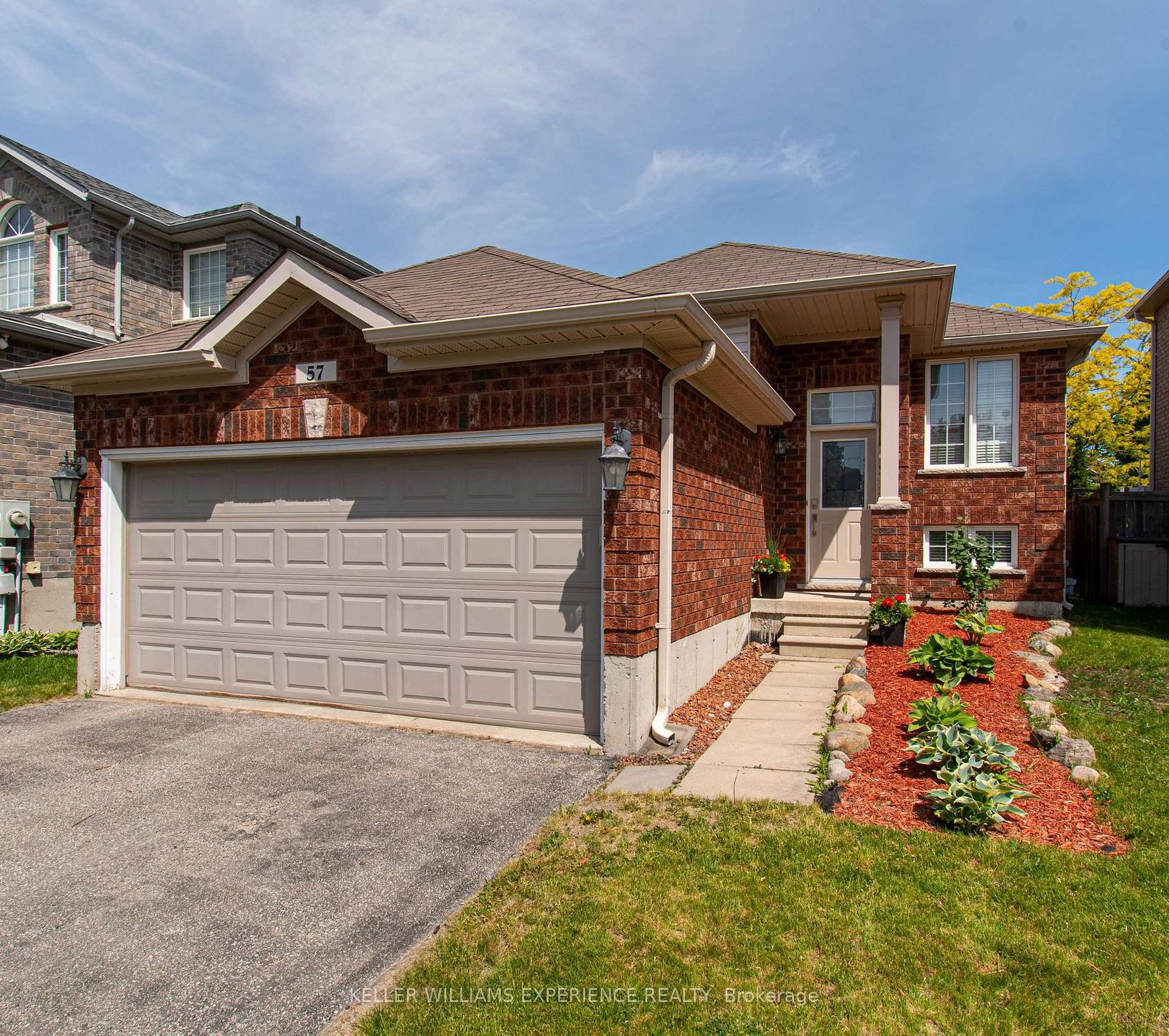 57 Parisian Crescent, Shore, Barrie photo number 2