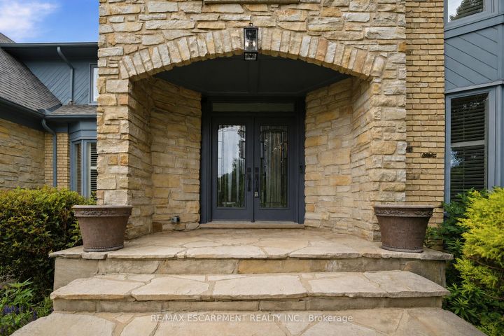 Photo 2 at 81 Flanders Drive, Waterdown, Hamilton