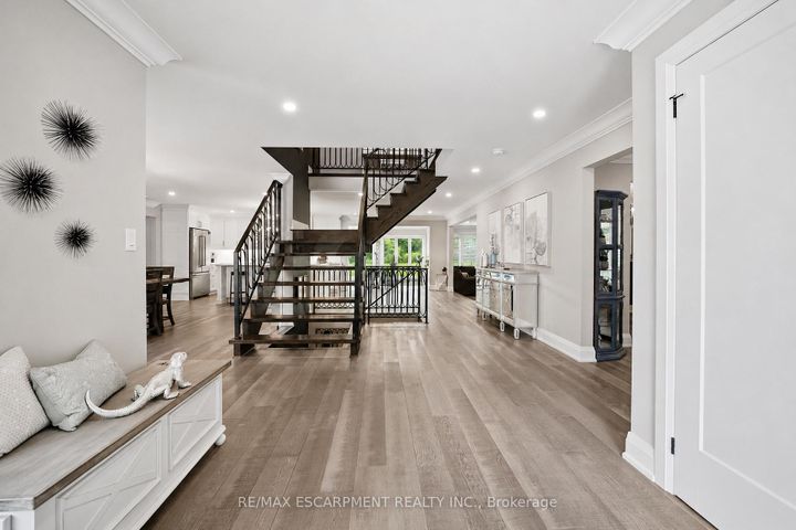 Photo 4 at 81 Flanders Drive, Waterdown, Hamilton