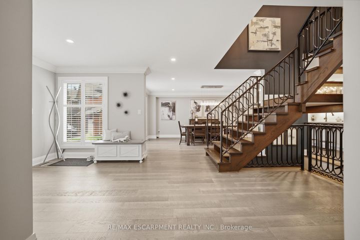 Photo 5 at 81 Flanders Drive, Waterdown, Hamilton