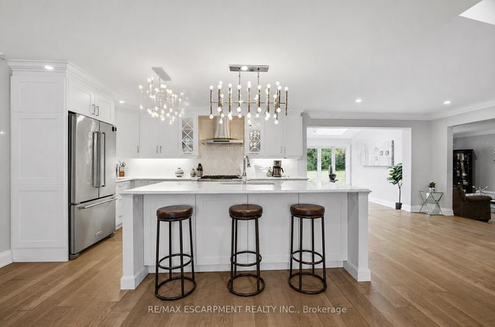 Photo 6 at 81 Flanders Drive, Waterdown, Hamilton