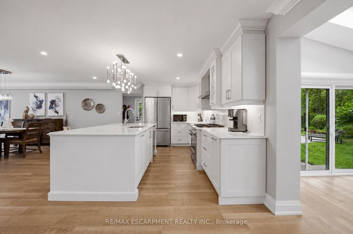 Photo 7 at 81 Flanders Drive, Waterdown, Hamilton