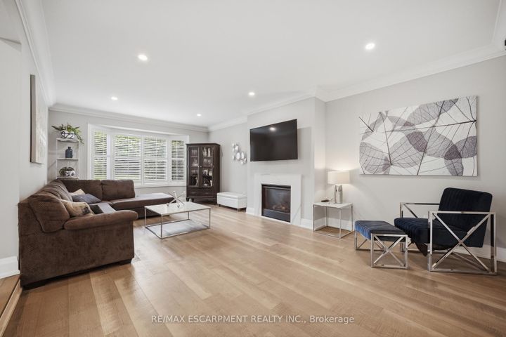 Photo 11 at 81 Flanders Drive, Waterdown, Hamilton